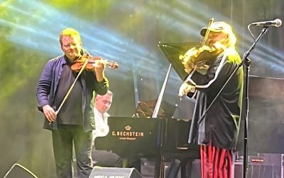 STRINGS: Robi Lakatoš dočekan ovacijama, a iznenađenje večeri bio nastup sa Valerijem Sokolovom