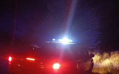 Sinoć gorelo nisko rastinje i divlje deponije