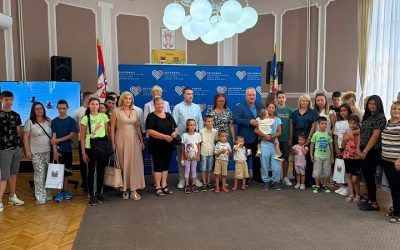 Nakon letovanja u Grčkoj deca iz hraniteljskih porodica na prijemu kod gradonačelnika