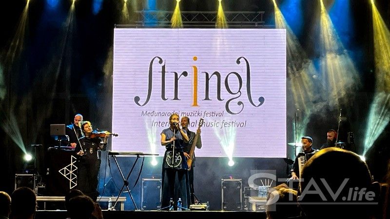 Divanhana otvorila vrata STRINGS festivalu – sevdah u susretu sa džezom, popom i repom oduševio Leskovac (video)