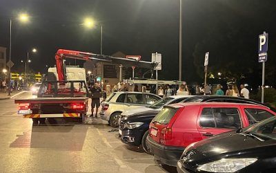 NEČUVEN PRIZOR NA OTVARANJU ROŠTILJIJADE: Pauk odneo vozilo niških tablica zbog parking mesta rezervisanog za knjižaru