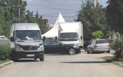 Ponovo zatvorena raskrsnica u Radničkom naselju zbog porodičnog veselja: Stanari pitaju ko kontroliše zauzimanje ulica