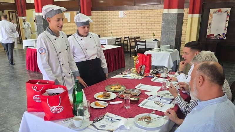 Učenici iz Čajetine ukupni pobednici takmičenja srednjih ugostiteljskih škola na Roštiljijadi