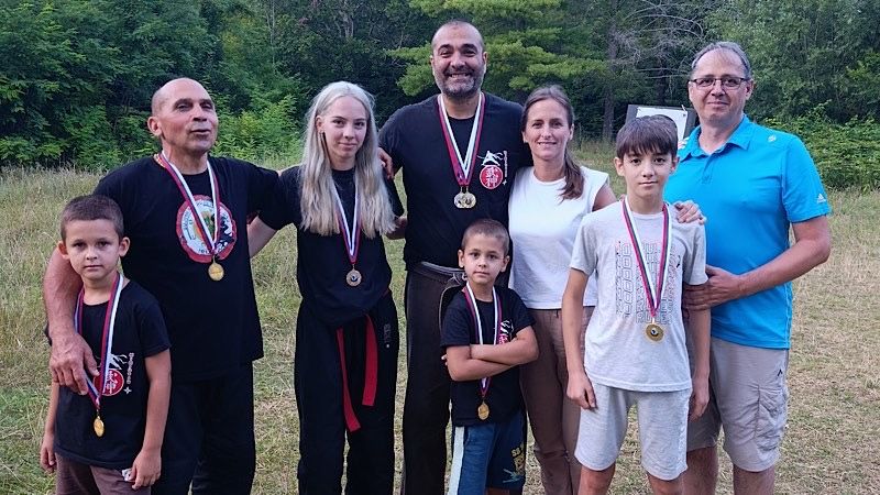 Leskovačke “nindže” briljirale u Paraćinu: Pet zlatnih i jedna srebrna medalja na međunarodnom takmičenju