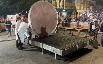 PONOVO OBOREN REKORD: U Leskovcu napravljena najveća pljeskavica na svetu (video)