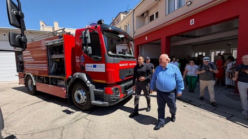 Leskovački vatrogasci dobili novo vatrogasno vozilo: Auto-cisterna od 7.000 litara i dron za brže otkrivanje požara