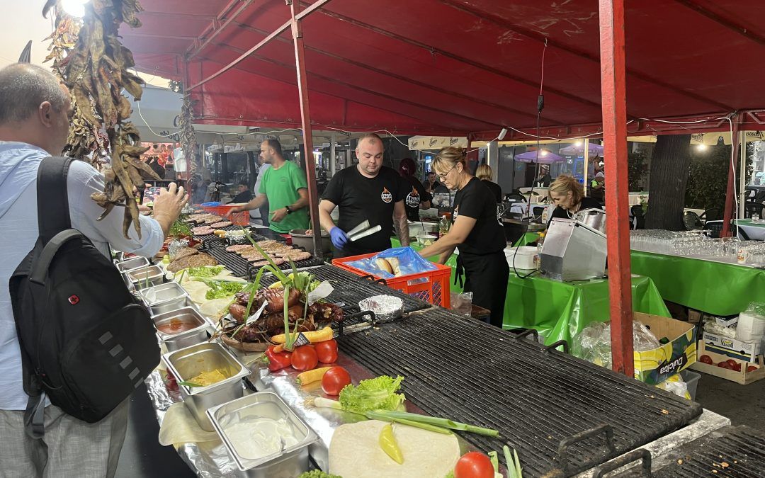 Roštiljijada počela uz miris roštilja, trubače i Bogoljuba Karića (video)