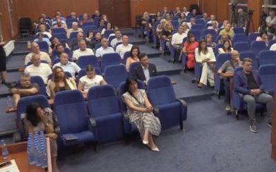 Uniforme za učenike prvog razreda srednjih škola? Grad bi za ro izdvojio 11 miliona dinara